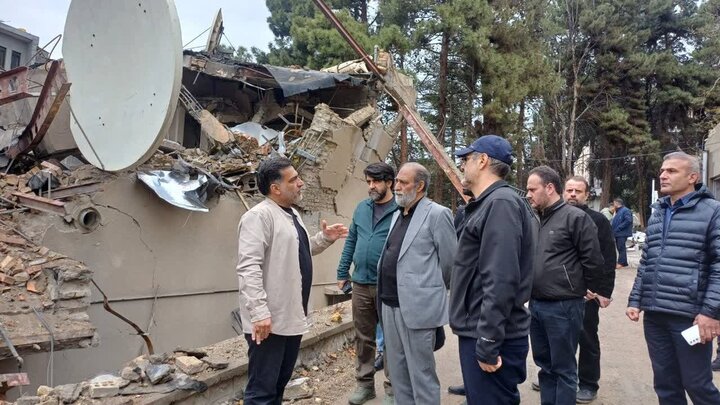تصاویر/ بازدید برخی از مسئولان شهرداری تهران با حضور در محل شهادت پاکبان شهید جنگ رمضان