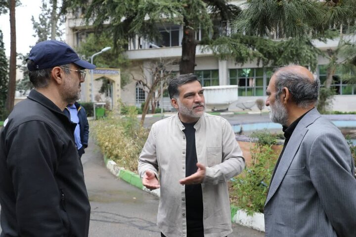 تصاویر/ بازدید برخی از مسئولان شهرداری تهران با حضور در محل شهادت پاکبان شهید جنگ رمضان
