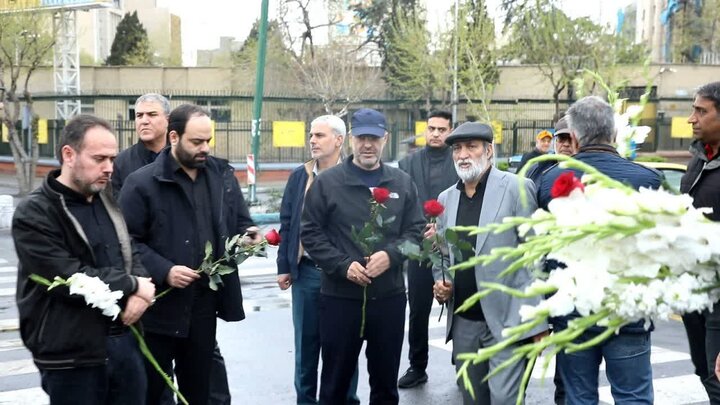 تصاویر/ بازدید برخی از مسئولان شهرداری تهران با حضور در محل شهادت پاکبان شهید جنگ رمضان