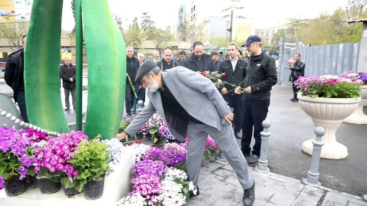 تصاویر/ بازدید برخی از مسئولان شهرداری تهران با حضور در محل شهادت پاکبان شهید جنگ رمضان