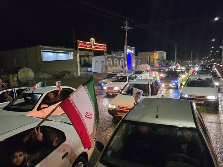 تصاویر/ رژه خودرویی روستای حسین آبادکویر در بیعت با ولایت و حمایت از وطن