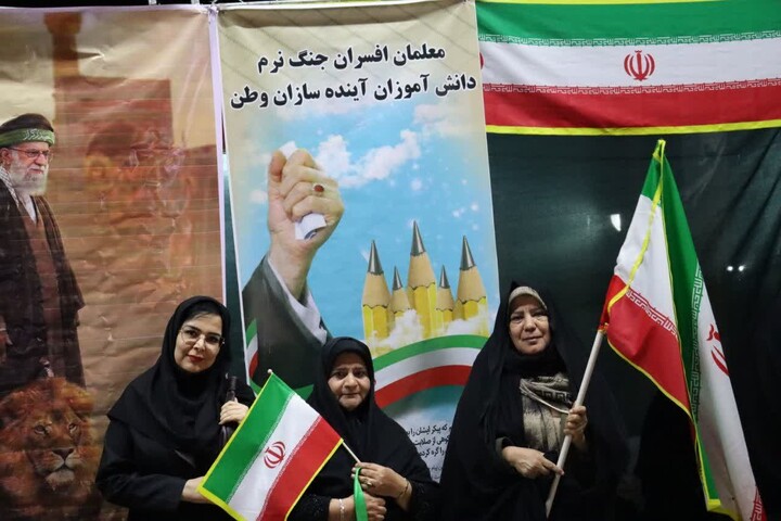 تصاویر/ حضور فعال دانش آموزان و فرهنگیان شهرستان دامغان در تجمع «شب های اقتدار»