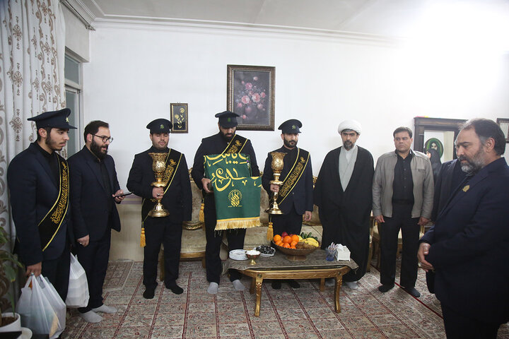 تکریم سه خانواده شهید جنگ تحمیلی رمضان توسط خادمان حرم بانوی کرامت