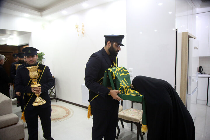 تکریم سه خانواده شهید جنگ تحمیلی رمضان توسط خادمان حرم بانوی کرامت