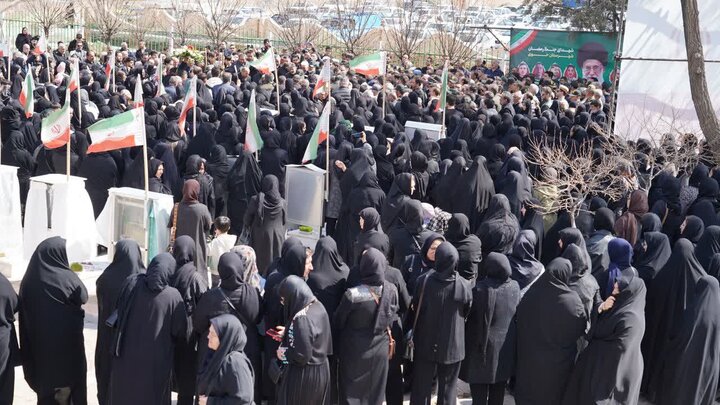تصاویر/ مراسم خاکسپاری شهید والامقام وحید محمدزاده در خوی