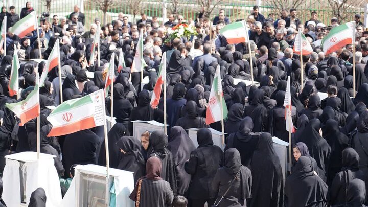 تصاویر/ مراسم خاکسپاری شهید والامقام وحید محمدزاده در خوی