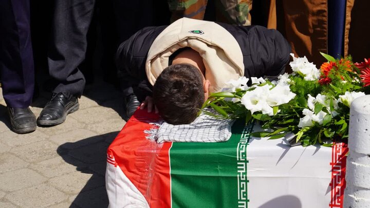 تصاویر/ مراسم خاکسپاری شهید والامقام وحید محمدزاده در خوی