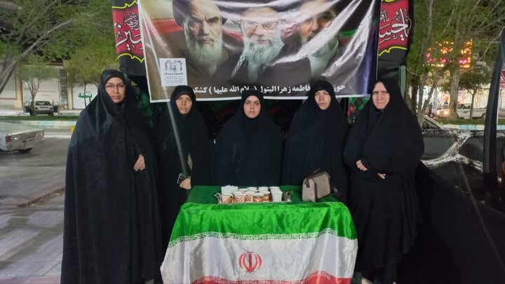 تصاویر/ فعالیت موکب فرهنگی مدرسه علمیه فاطمه الزهرا البتول(س) کشکوئیه در تجمعات شبانه
