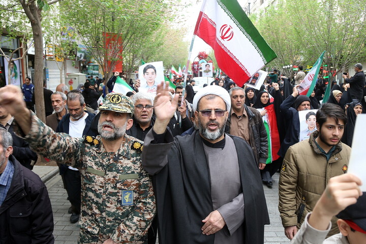 تصاویر/ مراسم تشییع شهید دانش آموز محمد حسین دهقان