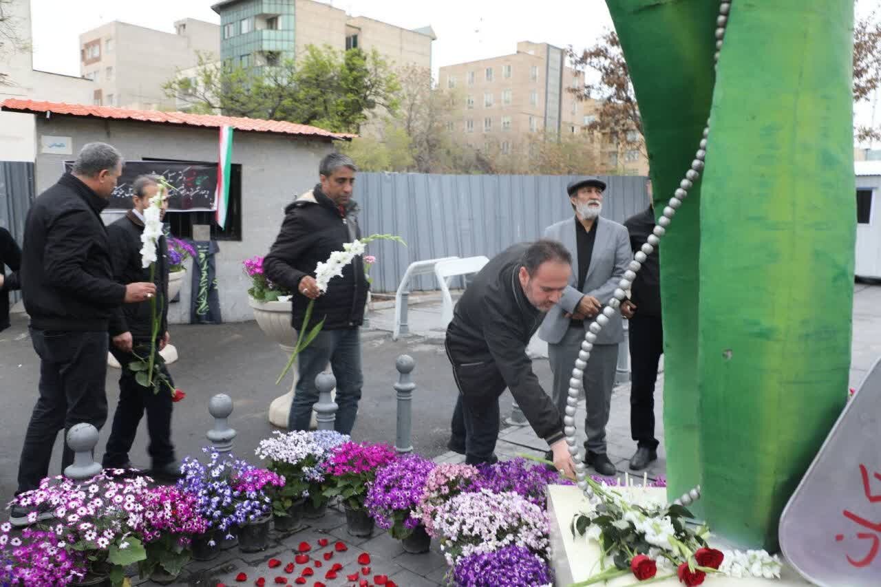 مسئولان شهرداری تهران با حضور در محل شهادت پاکبان شهید از مقام وی تجلیل کردند