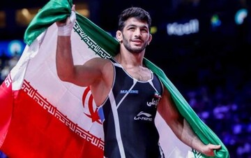 برابر سربازان وطن و خانواده شهدا سر تعظیم فرو می‌آورم
