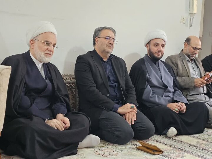 تصاویر/ دیدار نماینده ولی‌فقیه در کردستان با خانواده شهدای جنگ رمضان شهر سریش آباد