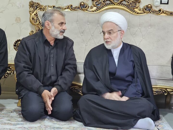 تصاویر/ دیدار نماینده ولی‌فقیه در کردستان با خانواده شهدای جنگ رمضان شهر سریش آباد