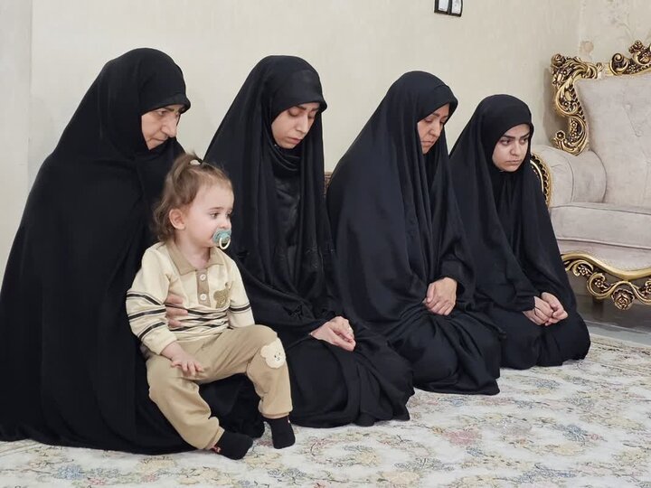 تصاویر/ دیدار نماینده ولی‌فقیه در کردستان با خانواده شهدای جنگ رمضان شهر سریش آباد