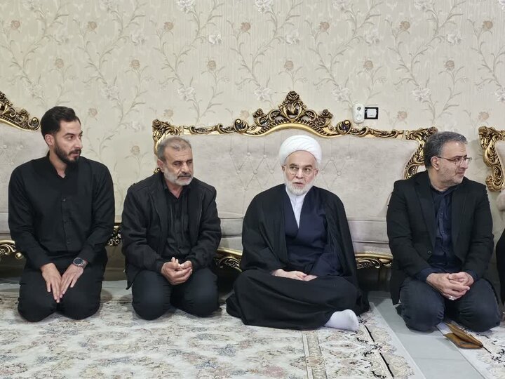 تصاویر/ دیدار نماینده ولی‌فقیه در کردستان با خانواده شهدای جنگ رمضان شهر سریش آباد