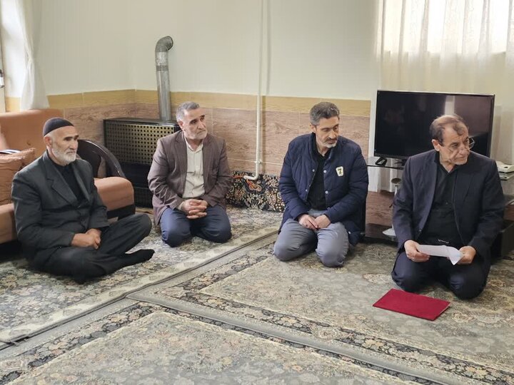 تصاویر/ دیدار نماینده ولی‌فقیه در کردستان با خانواده شهدای جنگ رمضان شهر سریش آباد