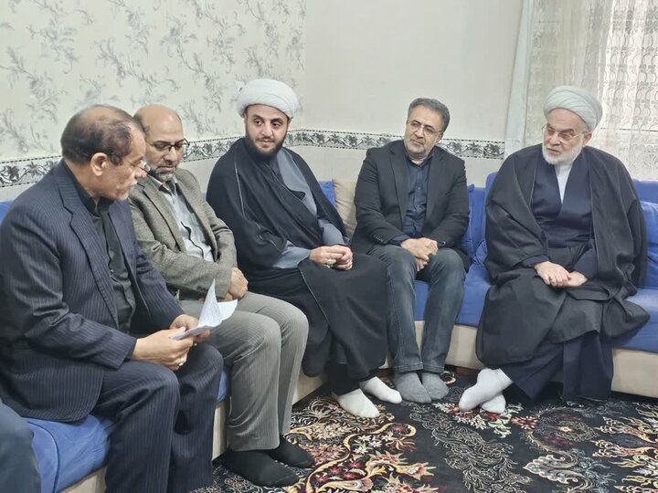 تصاویر/ دیدار نماینده ولی‌فقیه در کردستان با خانواده شهدای جنگ رمضان شهر سریش آباد