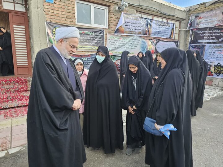تصاویر/ دیدار نماینده ولی‌فقیه در کردستان با خانواده شهدای جنگ رمضان شهر سریش آباد