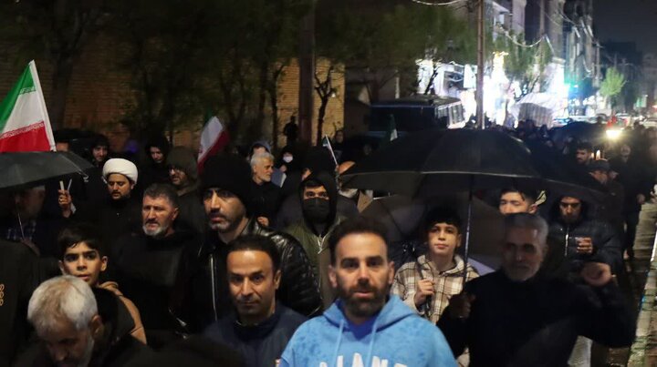 تصاویر/ راهپیمایی باشکوه مردم باقرشهر زیر بارش باران