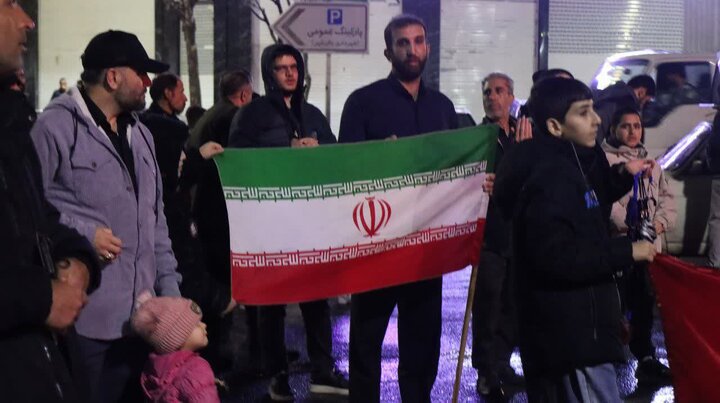 تصاویر/ راهپیمایی باشکوه مردم باقرشهر زیر بارش باران