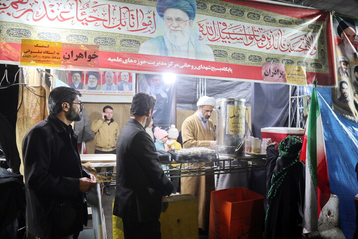 تصاویر / ایستگاه صلواتی(فرهنگی،تبلیغی و پذیرایی) توسط بسیج مرکز مدیریت حوزه