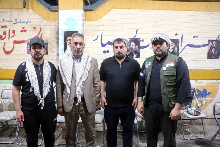 تصاویر/ برپایی ایستگاه صلواتی موکب داران عراقی، در خیابان شهید صدوقی قم