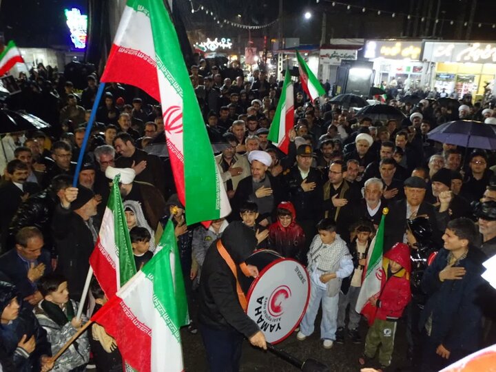 تصاویر/ اجتماع حمایتی مردم چهاربرج از نظام اسلامی همزمان با باران رحمت الهی