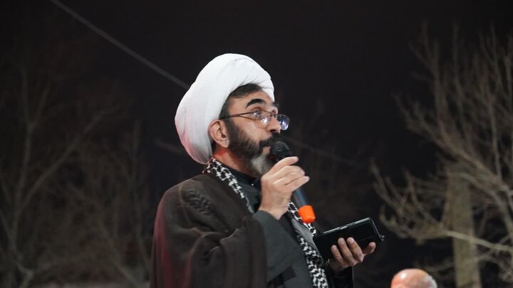 تصاویر/  تجمع و قیام شبانه خیابانی مردم دارالمومنین خوی در حمایت از نظام اسلامی