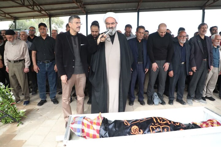 تصاویر/ مراسم تشییع پیکر مادر شهید «حسین صبور» در روستای بیابانک شهرستان سرخه