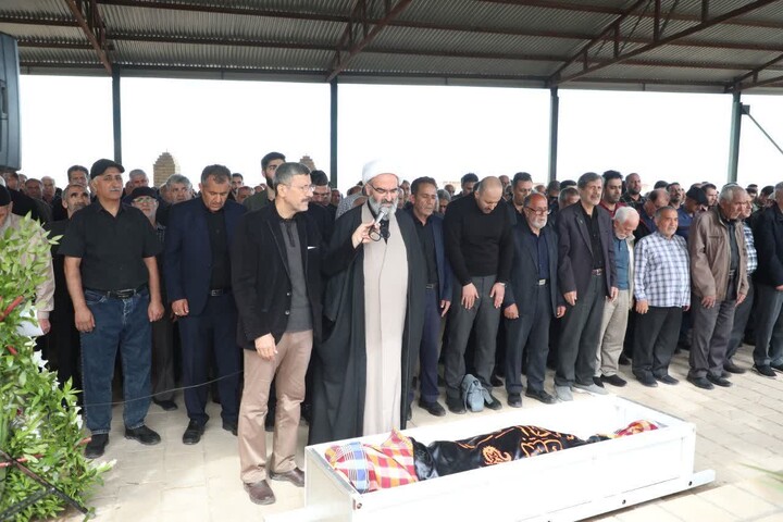 تصاویر/ مراسم تشییع پیکر مادر شهید «حسین صبور» در روستای بیابانک شهرستان سرخه