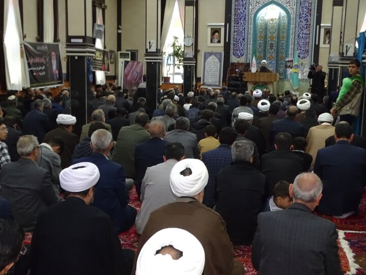 تصاویر/ اقامه نماز جمعه چهاربرج