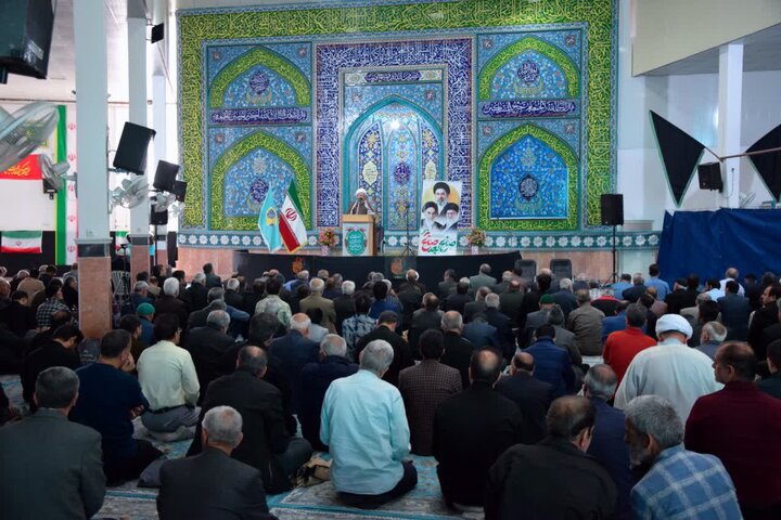 تصاویر/ نمازعبادی سیاسی جمعه آران وبیدگل