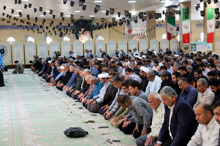 اولین نمازجمعه سال ۱۴۰۵ بندر دیّر به روایت تصویر