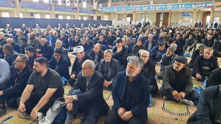 تصاویر/اقامه نماز عبادی سیاسی جمعه در خمین