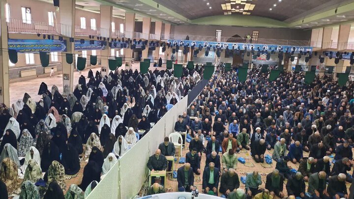 تصاویر/اقامه نماز عبادی سیاسی جمعه در خمین