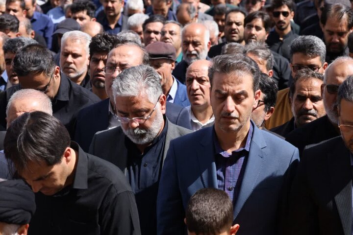 تصاویر/ بدرقه پیکر مطهر دانش آموز ۸ ساله یزدی" تبارا صادقی صادق آباد" تا گلزار شهدا