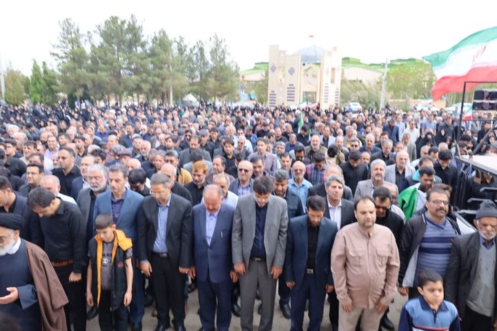 تصاویر/ بدرقه پیکر مطهر دانش آموز ۸ ساله یزدی" تبارا صادقی صادق آباد" تا گلزار شهدا