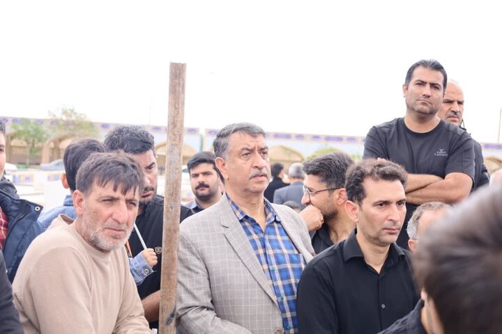 تصاویر/ بدرقه پیکر مطهر دانش آموز ۸ ساله یزدی" تبارا صادقی صادق آباد" تا گلزار شهدا