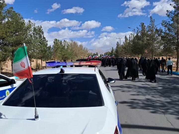 تصاویر/ بدرقه پیکر مطهر دانش آموز ۸ ساله یزدی" تبارا صادقی صادق آباد" تا گلزار شهدا