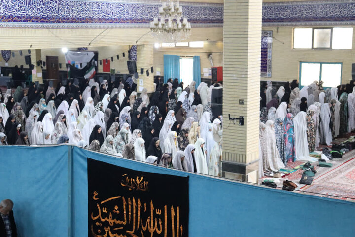 تصاویر/ اقامه نماز جمعه در بهارستان