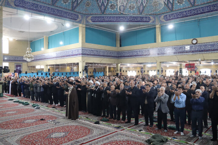 تصاویر/ اقامه نماز جمعه در بهارستان