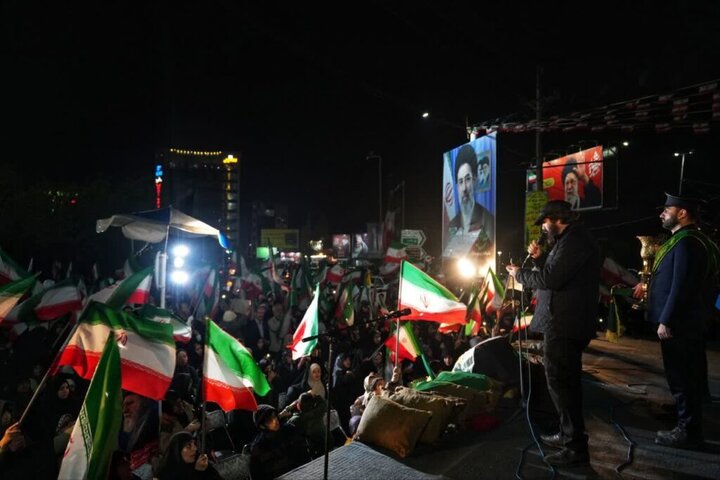 حضور خادمان حرم بانوی کرامت در اجتماع پرشور مردمی در چهل اختران قم