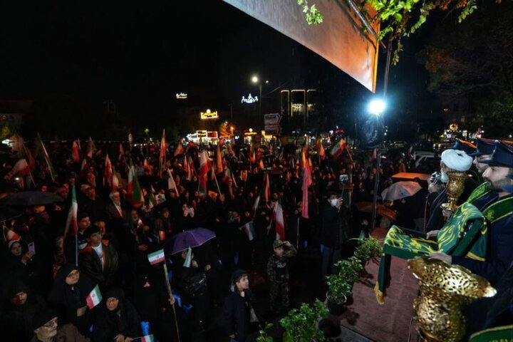 حضور خادمان حرم بانوی کرامت در اجتماع پرشور مردمی در چهل اختران قم