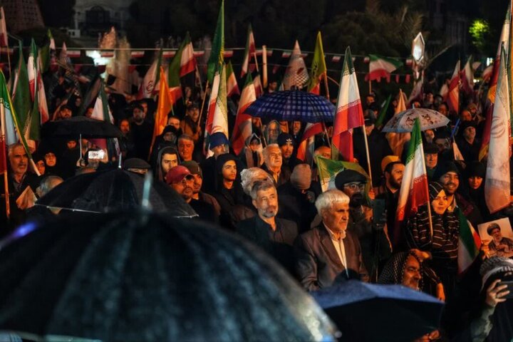 حضور خادمان حرم بانوی کرامت در اجتماع پرشور مردمی در چهل اختران قم