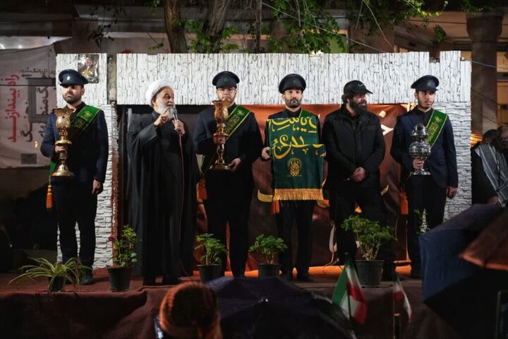 حضور خادمان حرم بانوی کرامت در اجتماع پرشور مردمی در چهل اختران قم