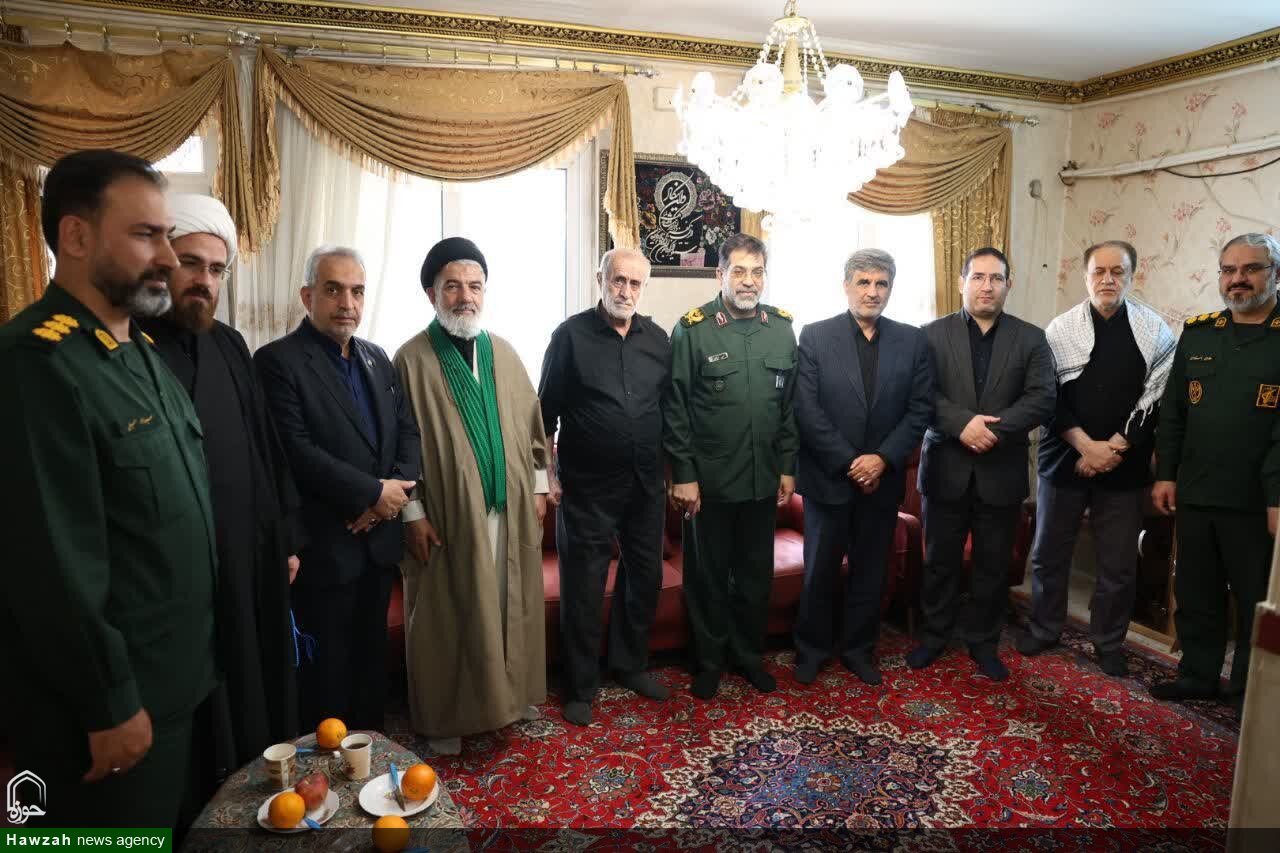 تصاویر / تجلیل فرمانده سپاه انصارالحسین(ع) از خانواده شهیدان حاجی بابایی