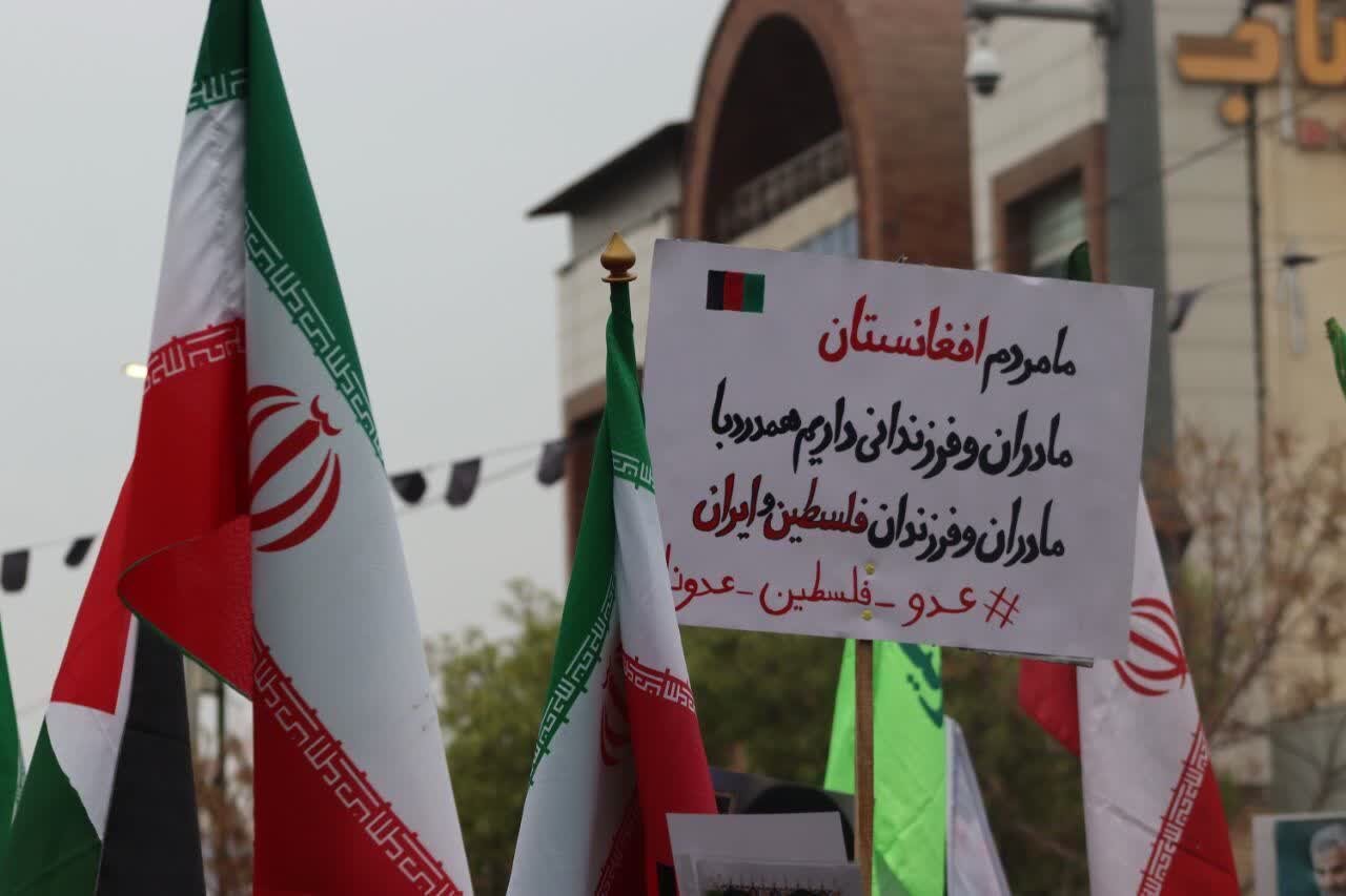 بیعت مهاجرین افغانستانی با رهبر جدید انقلاب ریشه در تاریخ تشیع دارد