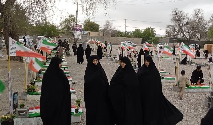 دیدار مدیر حوزه علمیه خواهران هرمزگان با خانواده شهدای مدرسه میناب+تصاویر