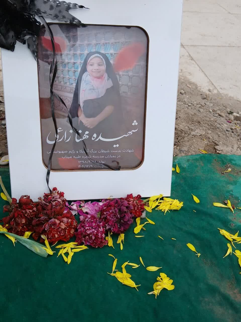 حضور مدیر و همکاران حوزه علمیه خواهران هرمزگان در گلزار شهدا رودان و تجدیدمیثاق با آرمان‌های مقاومت