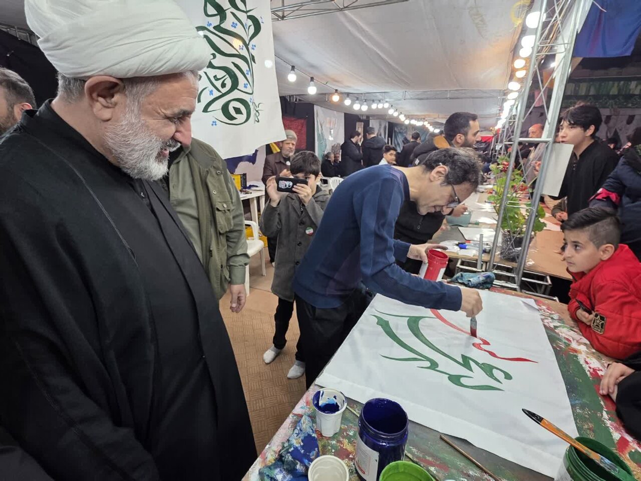 مجتبی ذوالنوری در  بازدید از موکب هنر و رسانه قم